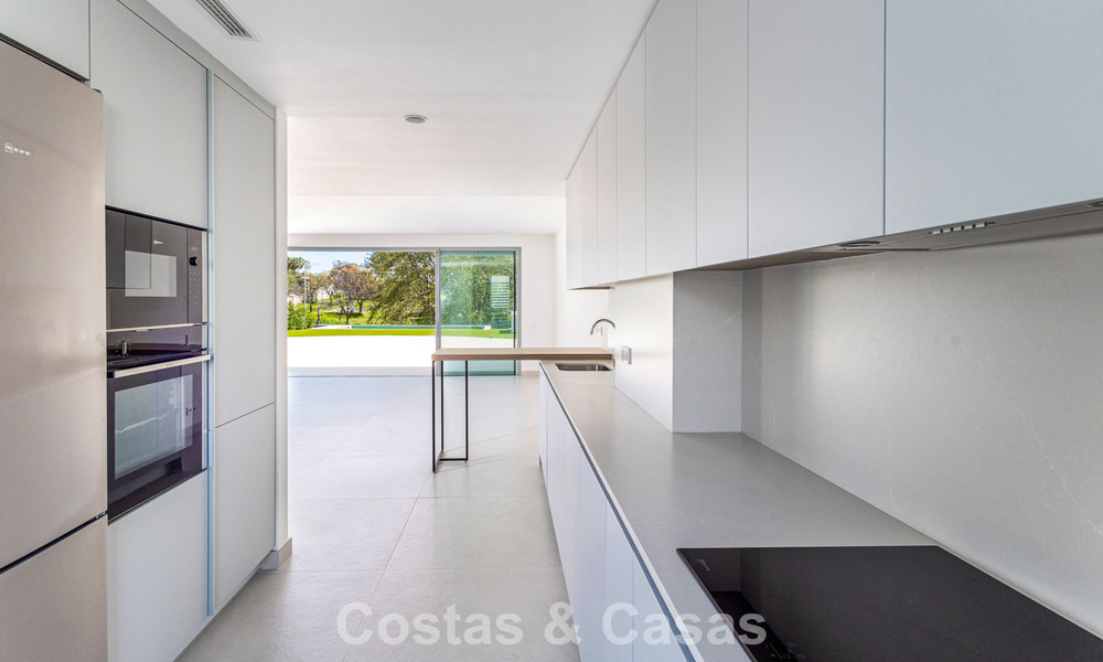 Luxueuze, halfvrijstaande villa te koop dicht bij voorzieningen in Guadalmina golf en San Pedro centrum, Marbella 797175