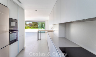 Luxueuze, halfvrijstaande villa te koop dicht bij voorzieningen in Guadalmina golf en San Pedro centrum, Marbella 797175 