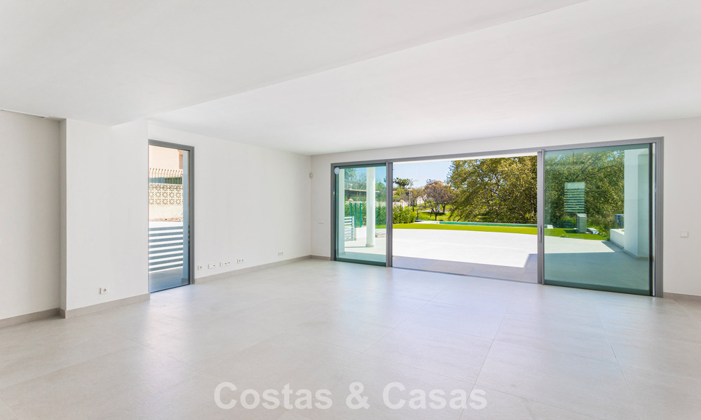 Luxueuze, halfvrijstaande villa te koop dicht bij voorzieningen in Guadalmina golf en San Pedro centrum, Marbella 797176