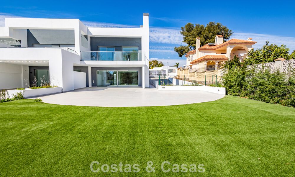 Luxueuze, halfvrijstaande villa te koop dicht bij voorzieningen in Guadalmina golf en San Pedro centrum, Marbella 797177