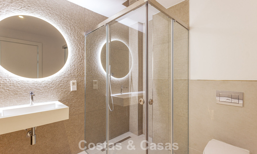 Luxueuze, halfvrijstaande villa te koop dicht bij voorzieningen in Guadalmina golf en San Pedro centrum, Marbella 797181