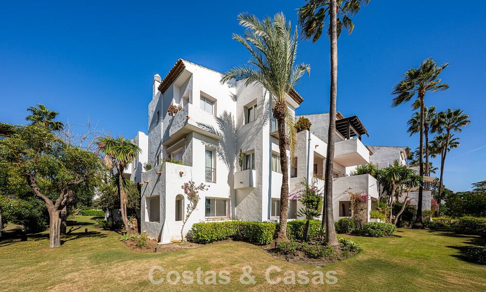Elegant gerenoveerd appartement te koop op loopafstand van het strand op de New Golden Mile tussen Marbella en Estepona 797236