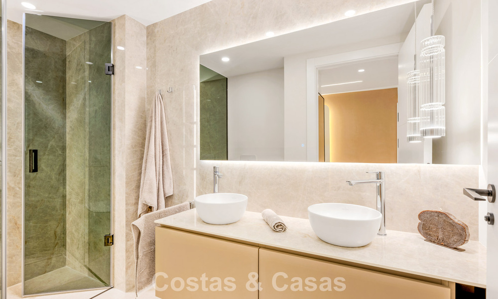 Elegant gerenoveerd appartement te koop op loopafstand van het strand op de New Golden Mile tussen Marbella en Estepona 797255