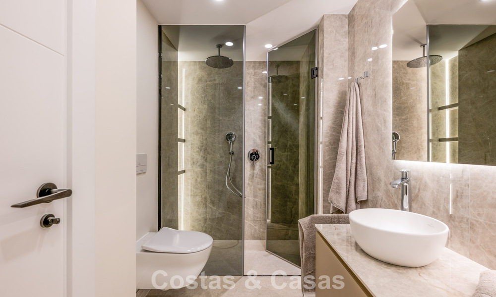 Elegant gerenoveerd appartement te koop op loopafstand van het strand op de New Golden Mile tussen Marbella en Estepona 797256