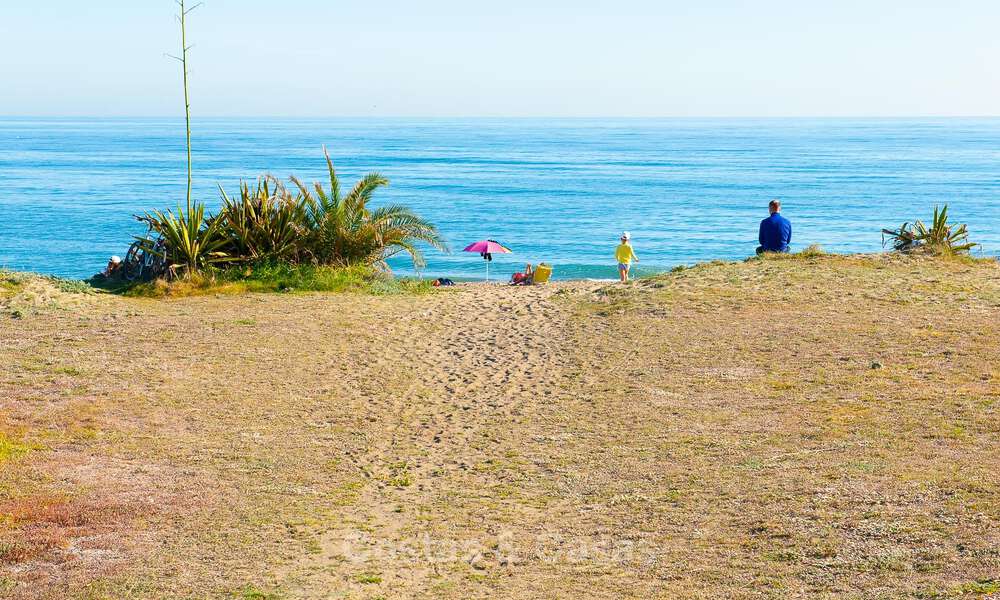 Elegant gerenoveerd appartement te koop op loopafstand van het strand op de New Golden Mile tussen Marbella en Estepona 797640