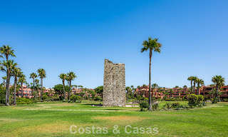 Luxueus duplex penthouse te koop in een vijfsterren strandcomplex op de New Golden Mile tussen Marbella en Estepona 797296 