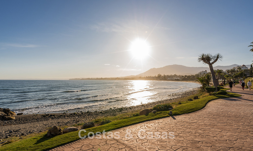 Luxueus duplex penthouse te koop in een vijfsterren strandcomplex op de New Golden Mile tussen Marbella en Estepona 797799