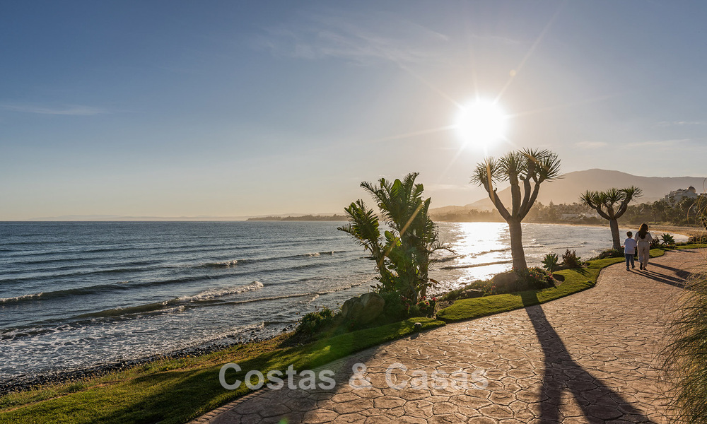 Luxueus duplex penthouse te koop in een vijfsterren strandcomplex op de New Golden Mile tussen Marbella en Estepona 797800