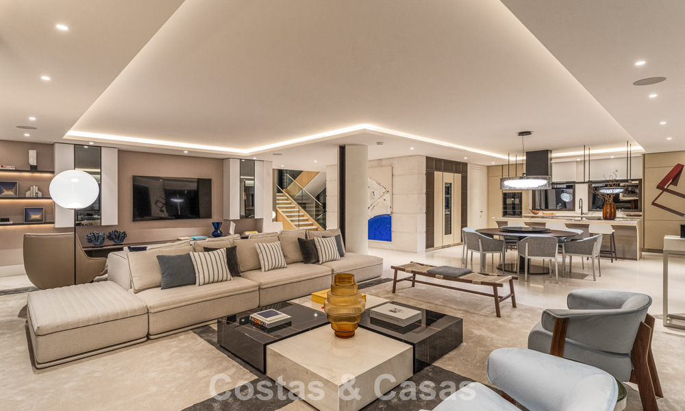 Gesofisticeerde luxevilla te koop in een exclusieve, rustige, gated woonwijk op de Golden Mile van Marbella 798017