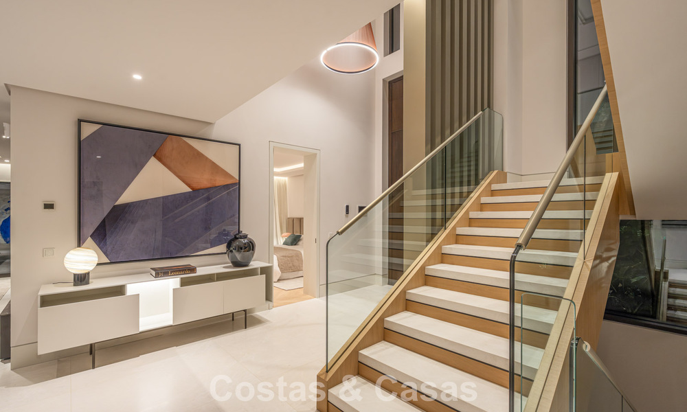 Gesofisticeerde luxevilla te koop in een exclusieve, rustige, gated woonwijk op de Golden Mile van Marbella 798018