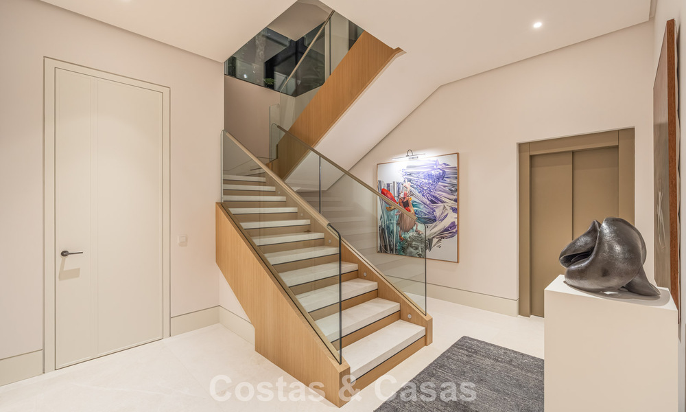 Gesofisticeerde luxevilla te koop in een exclusieve, rustige, gated woonwijk op de Golden Mile van Marbella 798021