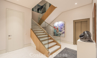 Gesofisticeerde luxevilla te koop in een exclusieve, rustige, gated woonwijk op de Golden Mile van Marbella 798021 