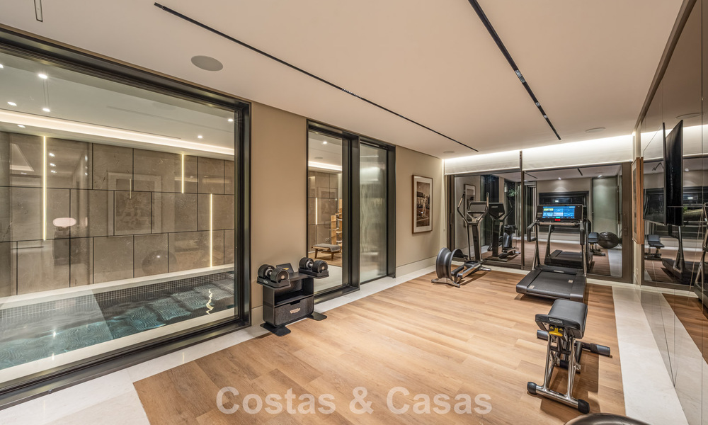 Gesofisticeerde luxevilla te koop in een exclusieve, rustige, gated woonwijk op de Golden Mile van Marbella 798023