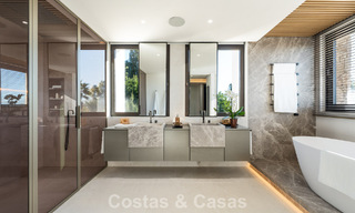 Gesofisticeerde luxevilla te koop in een exclusieve, rustige, gated woonwijk op de Golden Mile van Marbella 798031 