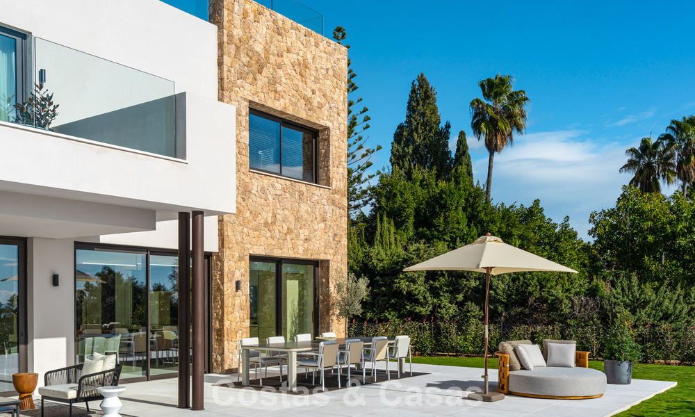 Gesofisticeerde luxevilla te koop in een exclusieve, rustige, gated woonwijk op de Golden Mile van Marbella 798035