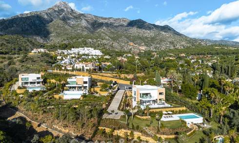 Gesofisticeerde luxevilla te koop in een exclusieve, rustige, gated woonwijk op de Golden Mile van Marbella 798042