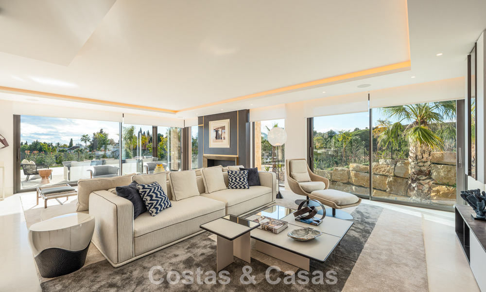 Gesofisticeerde luxevilla te koop in een exclusieve, rustige, gated woonwijk op de Golden Mile van Marbella 798043