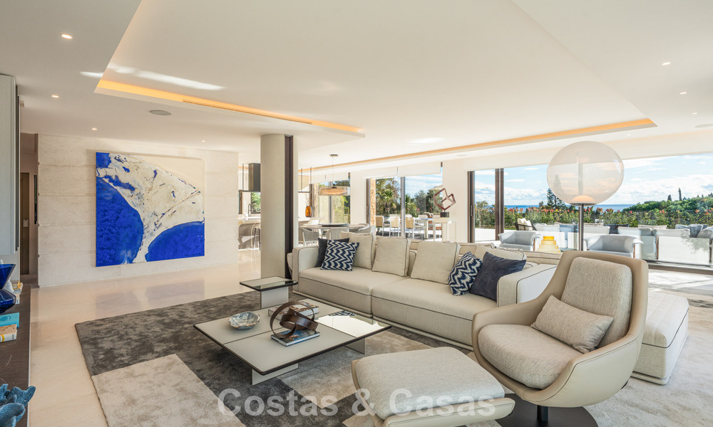 Gesofisticeerde luxevilla te koop in een exclusieve, rustige, gated woonwijk op de Golden Mile van Marbella 798044