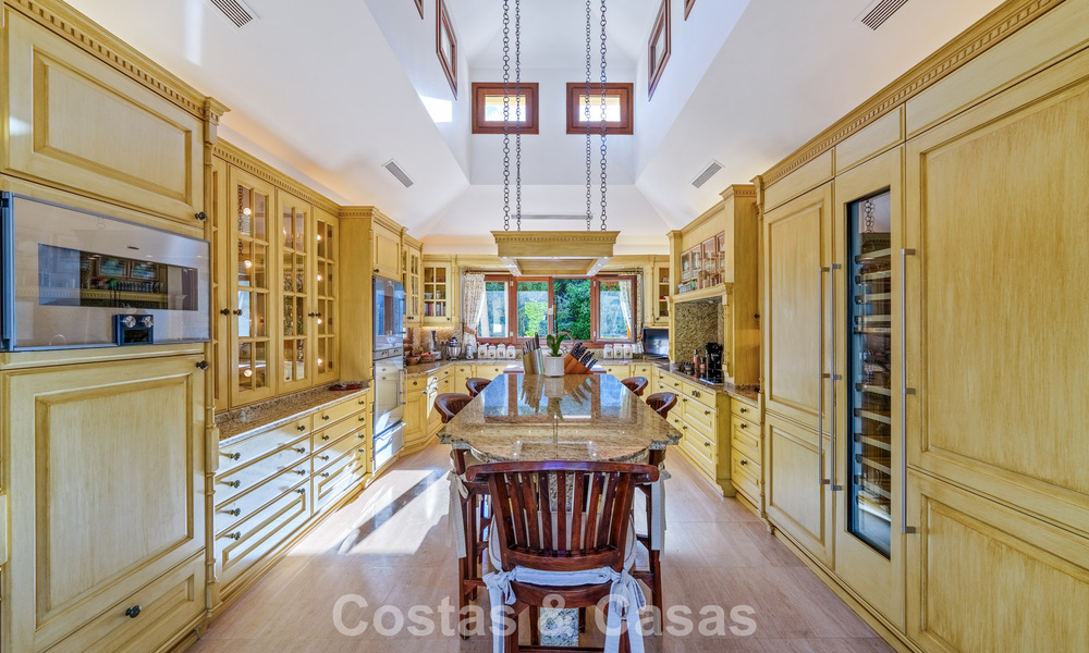 Opmerkelijke, Spaanse luxevilla met zeezicht te koop in een groene oase aan de Golden Mile van Marbella 798169
