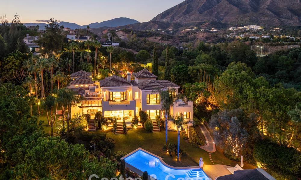 Opmerkelijke, Spaanse luxevilla met zeezicht te koop in een groene oase aan de Golden Mile van Marbella 798172