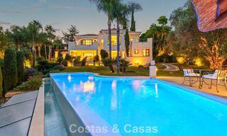 Opmerkelijke, Spaanse luxevilla met zeezicht te koop in een groene oase aan de Golden Mile van Marbella 798174 
