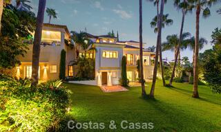 Opmerkelijke, Spaanse luxevilla met zeezicht te koop in een groene oase aan de Golden Mile van Marbella 798175 