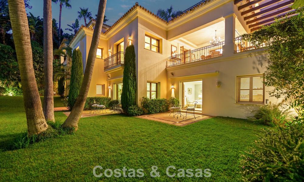 Opmerkelijke, Spaanse luxevilla met zeezicht te koop in een groene oase aan de Golden Mile van Marbella 798176