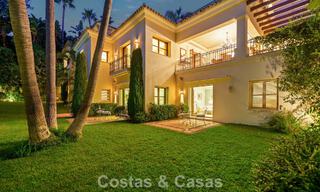 Opmerkelijke, Spaanse luxevilla met zeezicht te koop in een groene oase aan de Golden Mile van Marbella 798176 