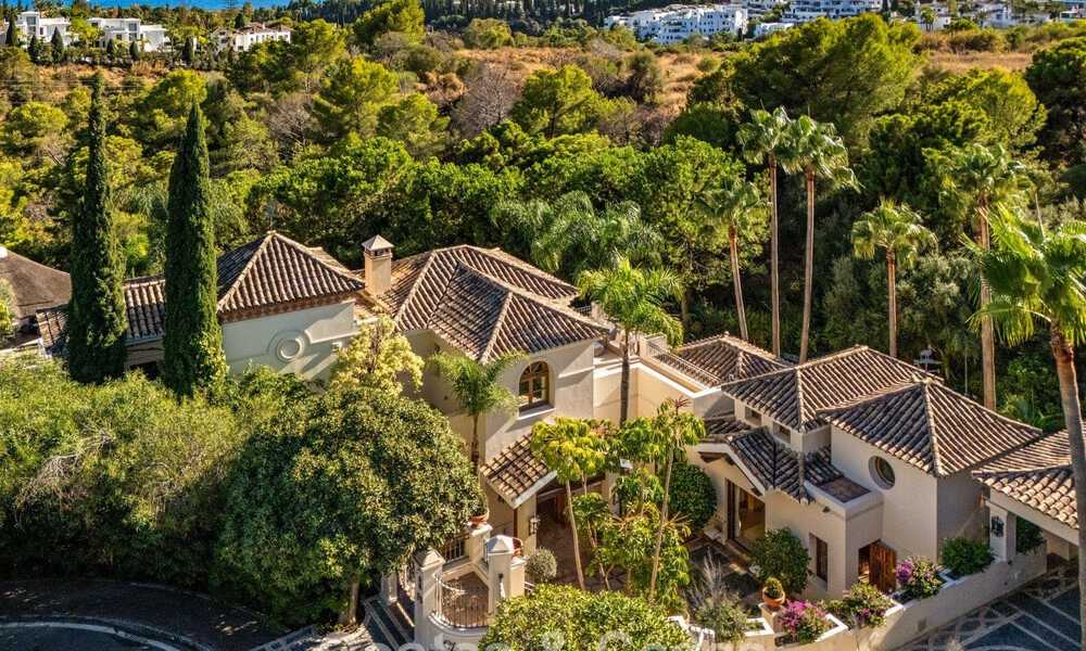 Opmerkelijke, Spaanse luxevilla met zeezicht te koop in een groene oase aan de Golden Mile van Marbella 798180