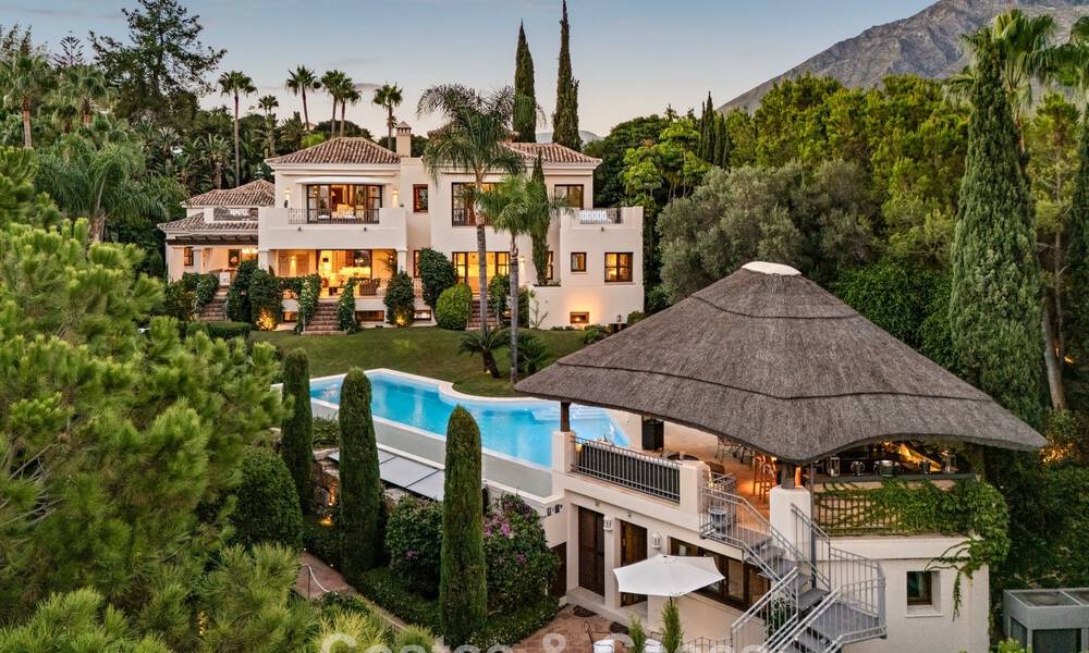 Opmerkelijke, Spaanse luxevilla met zeezicht te koop in een groene oase aan de Golden Mile van Marbella 798181