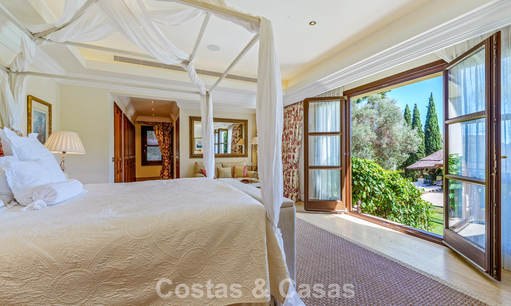 Opmerkelijke, Spaanse luxevilla met zeezicht te koop in een groene oase aan de Golden Mile van Marbella 798182