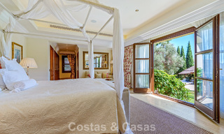 Opmerkelijke, Spaanse luxevilla met zeezicht te koop in een groene oase aan de Golden Mile van Marbella 798182 