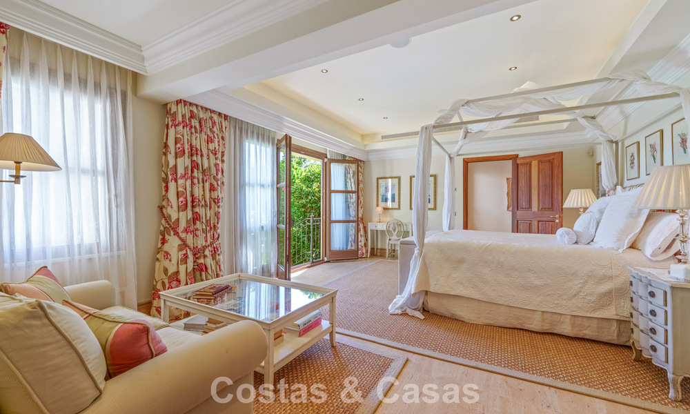 Opmerkelijke, Spaanse luxevilla met zeezicht te koop in een groene oase aan de Golden Mile van Marbella 798183