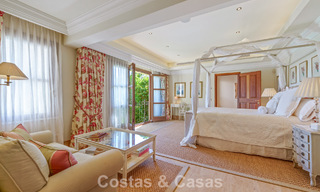 Opmerkelijke, Spaanse luxevilla met zeezicht te koop in een groene oase aan de Golden Mile van Marbella 798183 