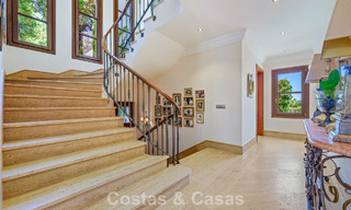 Opmerkelijke, Spaanse luxevilla met zeezicht te koop in een groene oase aan de Golden Mile van Marbella 798185 