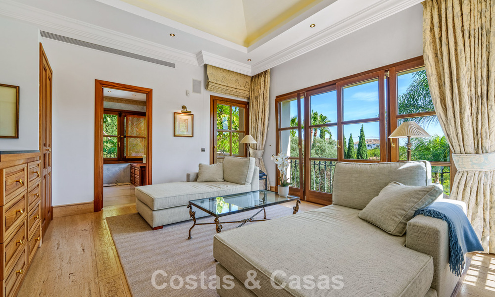 Opmerkelijke, Spaanse luxevilla met zeezicht te koop in een groene oase aan de Golden Mile van Marbella 798188