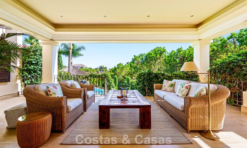 Opmerkelijke, Spaanse luxevilla met zeezicht te koop in een groene oase aan de Golden Mile van Marbella 798194
