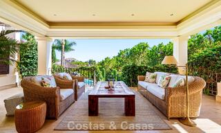 Opmerkelijke, Spaanse luxevilla met zeezicht te koop in een groene oase aan de Golden Mile van Marbella 798194 