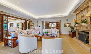 Opmerkelijke, Spaanse luxevilla met zeezicht te koop in een groene oase aan de Golden Mile van Marbella 798197 