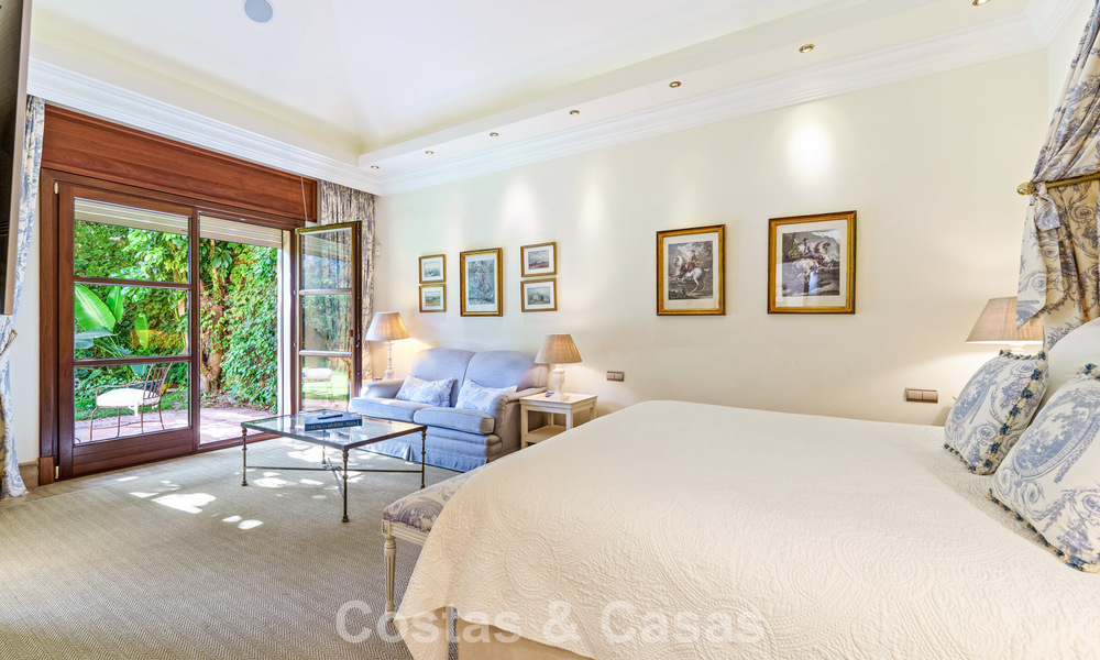 Opmerkelijke, Spaanse luxevilla met zeezicht te koop in een groene oase aan de Golden Mile van Marbella 798200