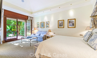 Opmerkelijke, Spaanse luxevilla met zeezicht te koop in een groene oase aan de Golden Mile van Marbella 798200 