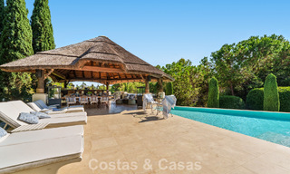 Opmerkelijke, Spaanse luxevilla met zeezicht te koop in een groene oase aan de Golden Mile van Marbella 798206 