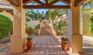 Opmerkelijke, Spaanse luxevilla met zeezicht te koop in een groene oase aan de Golden Mile van Marbella 798209 