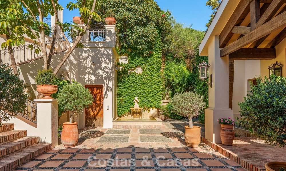 Opmerkelijke, Spaanse luxevilla met zeezicht te koop in een groene oase aan de Golden Mile van Marbella 798210