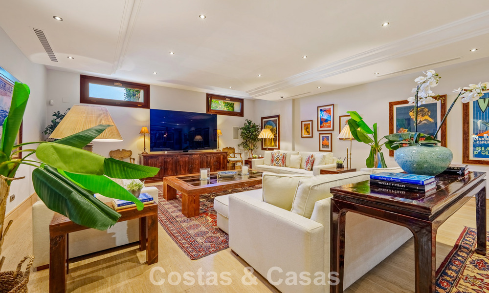 Opmerkelijke, Spaanse luxevilla met zeezicht te koop in een groene oase aan de Golden Mile van Marbella 798215