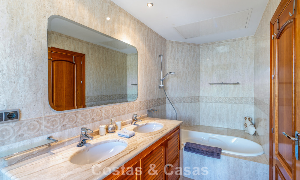 Exclusieve villa met mediterrane bouwstijl te koop op een riant perceel in Marbella - Benahavis 797071