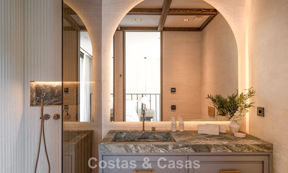 Exclusieve luxevilla met spectaculair indoor en outdoor zwembad te koop in Nueva Andalucía, Marbella 798067