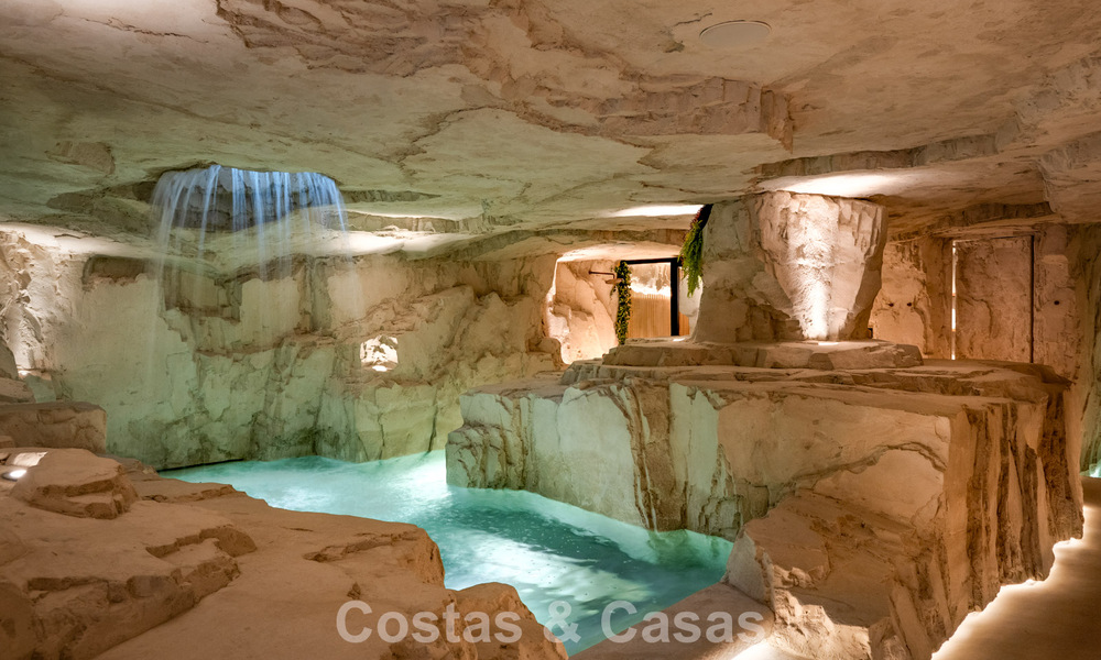 Exclusieve luxevilla met spectaculair indoor en outdoor zwembad te koop in Nueva Andalucía, Marbella 798070