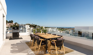 Modern penthouse met ‘wraparound’ terras en 360° uitzicht te koop in Nueva Andalucia, Marbella 798075 