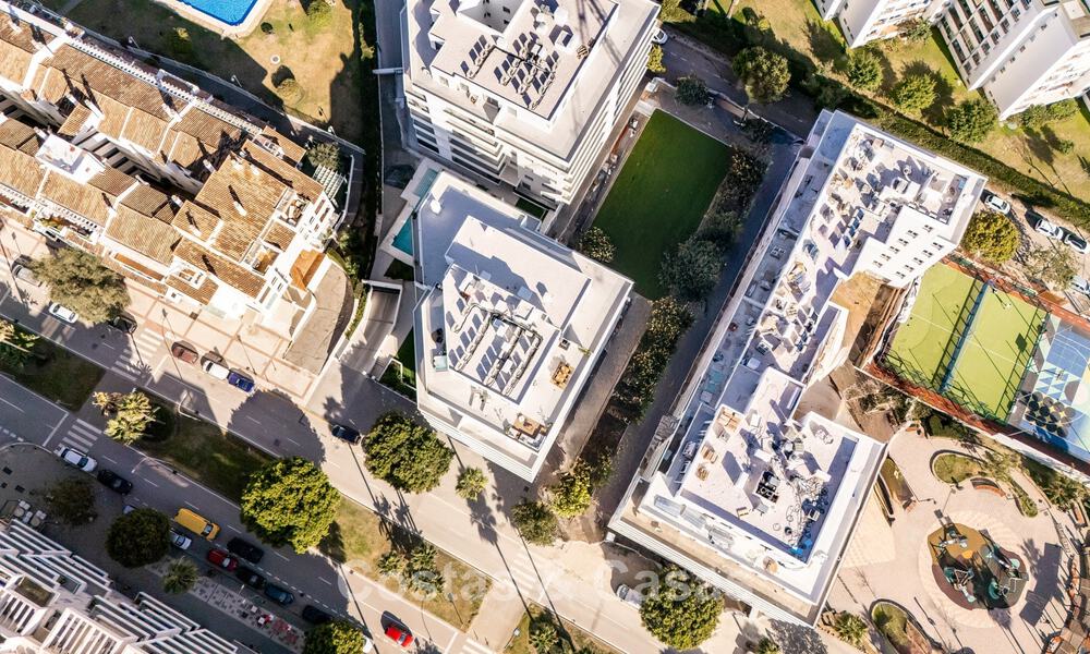 Modern penthouse met ‘wraparound’ terras en 360° uitzicht te koop in Nueva Andalucia, Marbella 798079